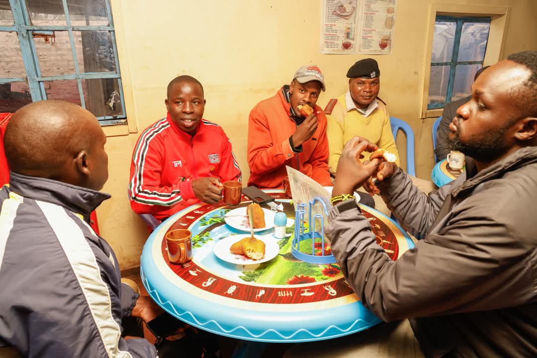 Araap_Sang's tweet photo. Having breakfast with the youth at Kipsigak Junction while engaging them in meaningful conversation and dialogue. https://t.co/2F8Epxp1w5