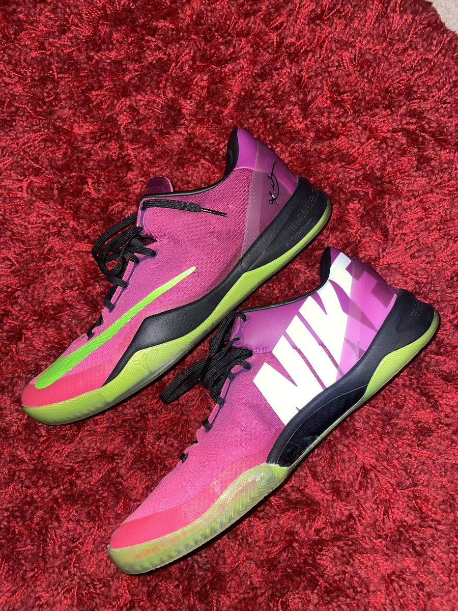 L2thaA_'s tweet photo. Aye @Nike when the protro dropping? Had to glue the sole back on lol https://t.co/xEBTpEXh2k