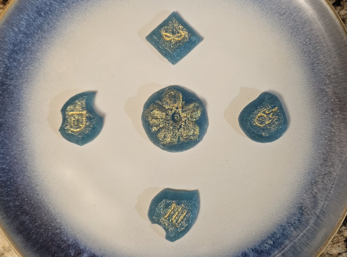 Received these super cool XIV job stone gummy candies as a gift. I don't even want to eat them because they're so cool 😮