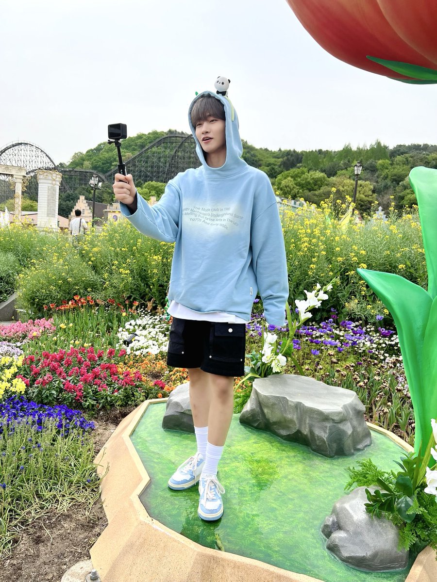 내 룸메이자 우리 숙소의 든든한 깔끔이 재호야 생일 진심으로 축하한다~~😘
우리가 16살에 처음 만났는데 벌써 21살이라니 참 신기하다ㅋㅋㅋㅋ
벌써 같이 데뷔해서 활동한 지도 1400일이 넘었는데 그 과정 속에 너라는 소중한 친구가 있어서 더 즐겁고 행복했던 것 같아😽
앞으로도 서로 힘 많이