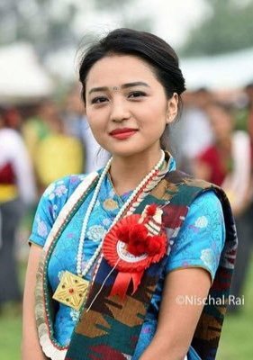 Joraman100's tweet photo. Aswariya Rai 🇮🇳         Alisha Rai 🇳🇵

How both country have similar surname but one is from indo-aryan ethinicity and another from Sino-tibetan ethinicity? 
#AishwaryaRai  #AlishaRai https://t.co/gLBiJ5ciJx