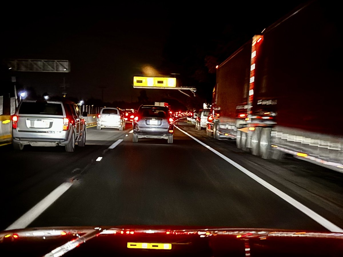 aolais's tweet photo. #ÚLTIMAHORA: Transito muy intenso sobre la autopista México-Cuernavaca km 35;m por regreso de vacacionistas, manejen con precaución.
@CAPUFE https://t.co/ZdQUBFmHwE