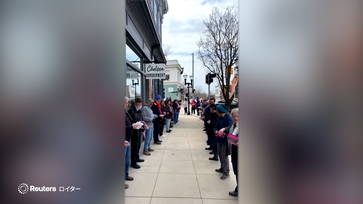 映像：町の住民約300人が本屋さんの引っ越しをお手伝い、書籍9000冊超をバケツリレー　米ミシガン州
youtu.be/z0HpnLWC6JA