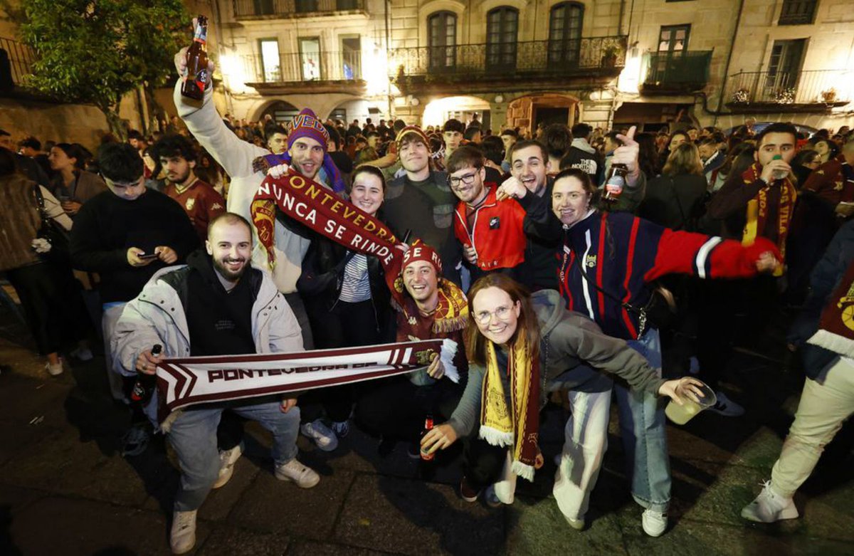 ¡Éxtasis granate! Pontevedra entera festeja el campeonato y el ascenso a primera RFEF

📌 La fiesta continúa este lunes en Praza de España con una recepción de la corporación a las ocho de la tarde y salida al balcón

📸 GALERÍA

🔗 farodevigo.es/pontevedra/202…