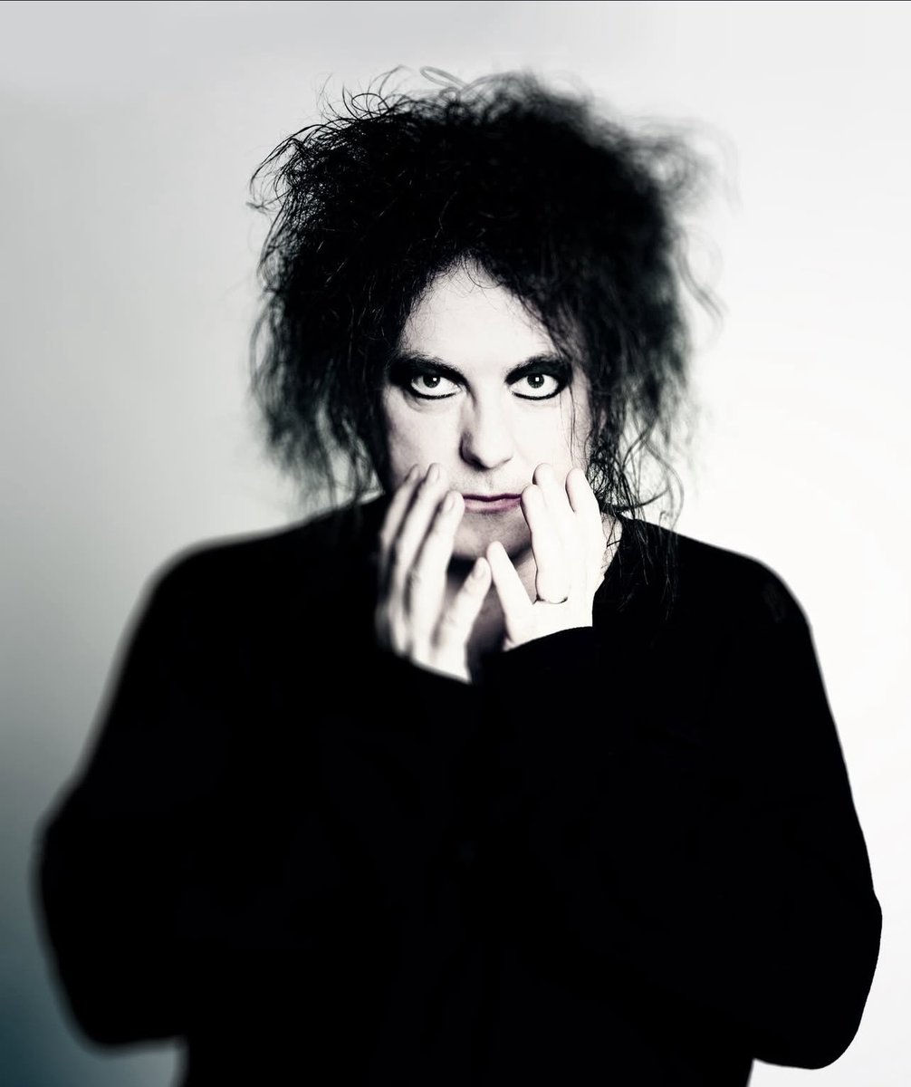 Today is the 66th birthday of Robert James Smith. The Maestro. Long live.

#RobertSmith photographed by Andy Vella, 2018.