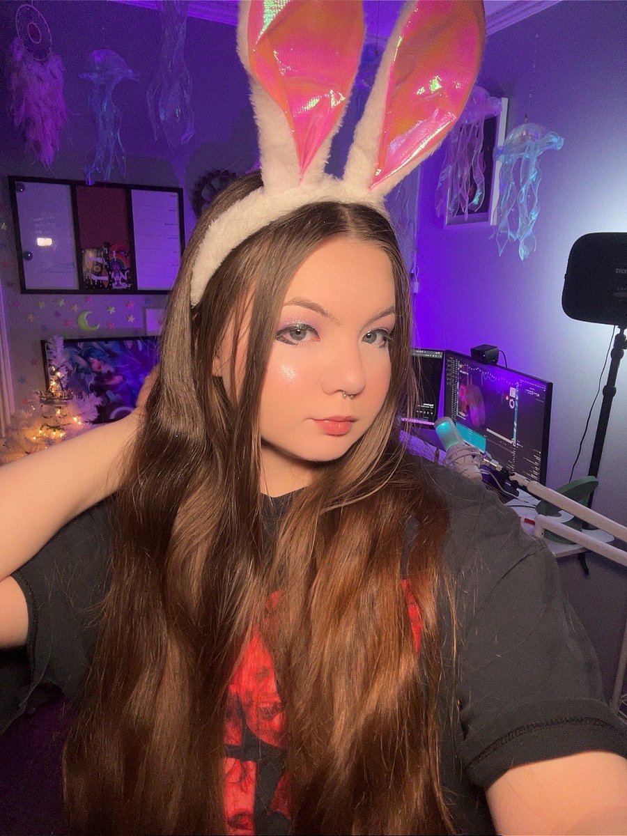 belluhz's tweet photo. 420 stream live now....soon to be BIRTHDAY stream in 1 hour??? https://t.co/JzFiLukc47