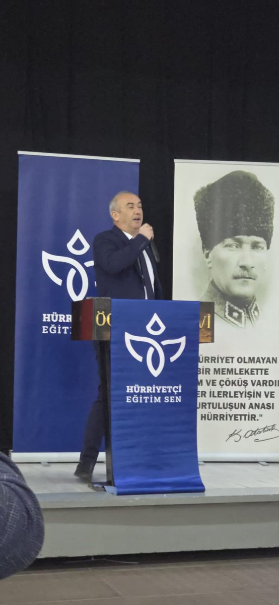 Sayın Bakan, 
İstanbul  Sultanbeyli İTO Şehit Er Dursun Sıvaz İlkokulunda 66 ücretli öğretmenimiz olduğunu biliyormusun.

15.000 öğretmen atamasını neye göre yapıyorsunuz.

Gençlerimizin umutlarını kırdınız. 
<a href="/tcmeb/">Millî Eğitim Bakanlığı</a>
<a href="/Yusuf__Tekin/">Yusuf Tekin</a>
<a href="/leventkuruoglu/">Levent Kuruoğlu</a>