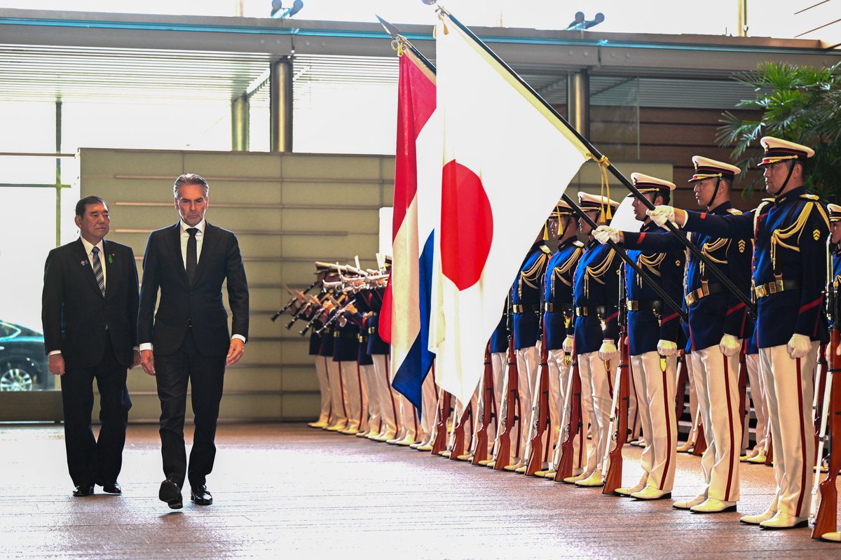 MinPres's tweet image. In Tokyo today I spoke with Japanese PM @shigeruishiba. The strong ties between Japan and the Netherlands go back over 400 years to when the Dutch were granted permission to trade in Japan.
 
Japan and the Netherlands are both leading players in innovation and high-tech. We both…