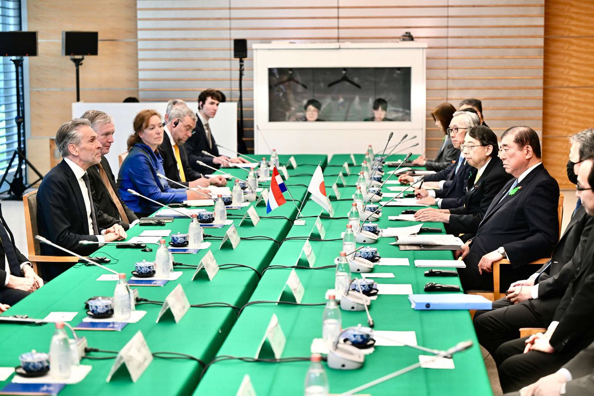 MinPres's tweet image. In Tokyo today I spoke with Japanese PM @shigeruishiba. The strong ties between Japan and the Netherlands go back over 400 years to when the Dutch were granted permission to trade in Japan.
 
Japan and the Netherlands are both leading players in innovation and high-tech. We both…