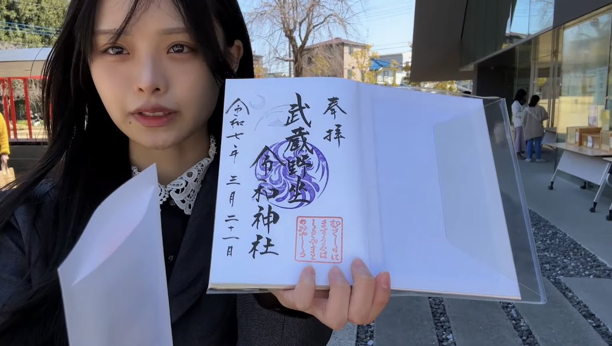 綺麗系と可愛い系混ざった感じして良きな あと口下のほくろが理想的な