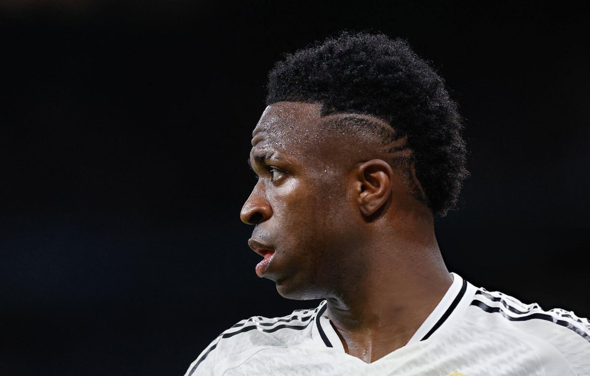 NowSomeStats's tweet image. 🇧🇷 #Vinicius alcanza las 200 victorias oficiales con el 🇪🇦 #RealMadrid:

133 #LaLiga
040 Champions
016 Copa
005 Supercopa
003 Mundial
002 SuperCup
001 Intercontinental FIFA

🏟️ 311 partidos

✅ 39° jugador (13° extranjero) en alcanzar dicha cifra