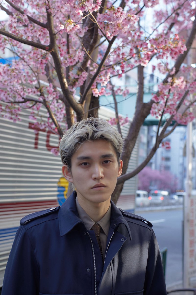 Droptokyo's tweet photo. 大庭一流/会社員
https://t.co/6wits8hUqf
1998年、島根県生まれ。趣味はヴィンテージアーカイブショッピング、動画編集。最近YouTubeはじめました。
アウター、バッグ/#DriesVanNoten
シャツ、ネクタイ/#PRADA
パンツ/#GALILEEBYSEA
シューズ/#NUBIKK
#Droptokyo #streetsnap #fashion #ストリートスナップ