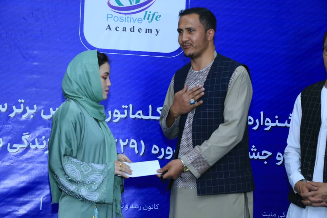 mahdi786A's tweet photo. در کنار فرهنگیان.
همکاری با فرهنگیان عزیز برای داشتن جامعه سالم و فرهنگی، یکی از دوست داشتنی ترین خواسته های من است.
من معتقدم که حرکت جمعی و فرهنگی می‌تواند آینده تضمین شده و سالم را برای مردم یک جامعه به یادگار بی‌گذارد. https://t.co/U38oErcceF