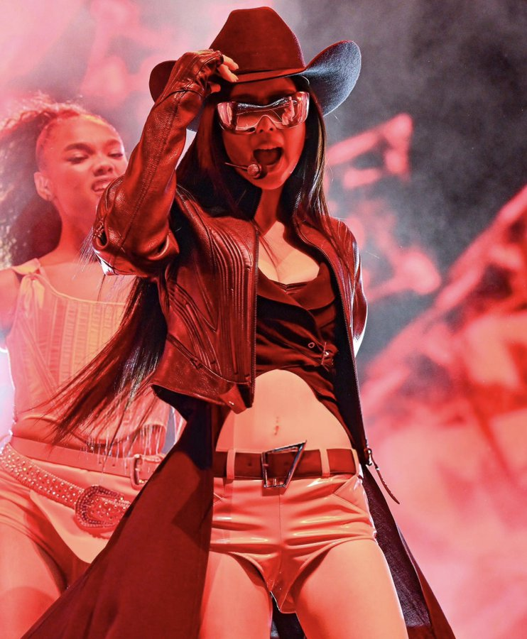 pannchoa's tweet photo. Jennie receives ovation from Knets for her Coachella stage
https://t.co/ZEj9Owl9bU https://t.co/VCr30luDt3
