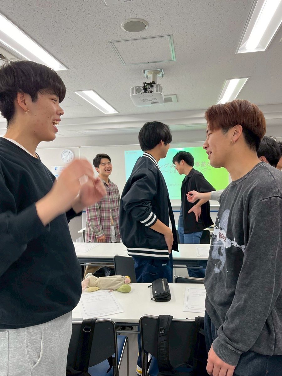 yokohama_rs's tweet image. リゾスポの特別授業をご紹介🌈
入学してすぐに、コミュニケーション力をUPさせる授業を行いました！💫

is.gd/26ZlH5

#リゾスポ #スポーツ #トレーナー #スポーツビジネス #運動 #入学 #春 #新生活