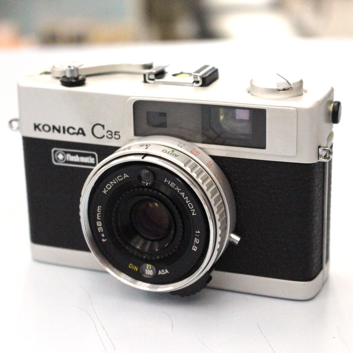 champcamera's tweet photo. #コニカC35 FM (整備済) ¥22,000 by #たまプラーザ 店
シャッター音がかわいらしい昭和レトロな #フィルムカメラ です。
自動露出制御が付いていて手軽に撮影できます。
手のひらサイズで持ちやすく旅行や散歩などにおすすめです!
#KonicaC35 #C35FlashMatic #田園都市線
https://t.co/2CtJAFXlGt https://t.co/rNzh5qpfbQ