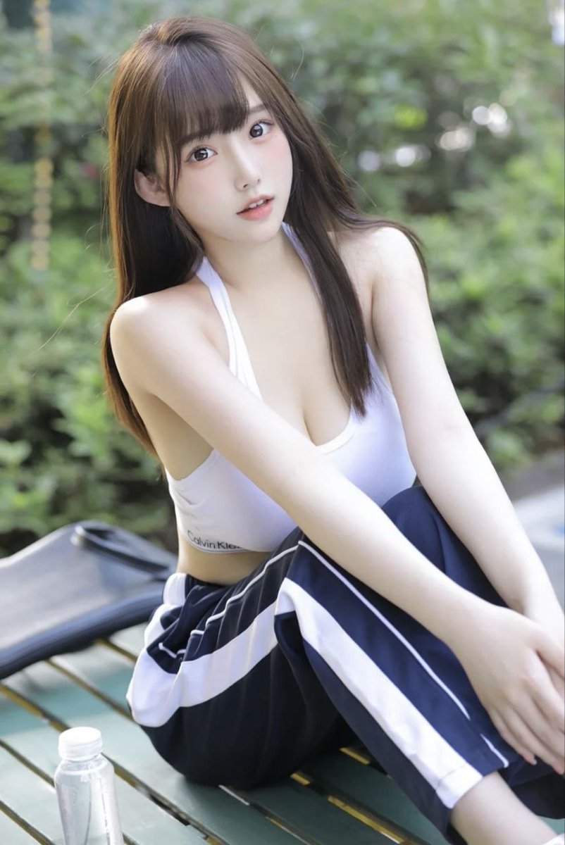 苏州蓝猫🏠   #苏
苏州极品小纯🍊
甜系小网红-170-E小奶牛🐄
·Age年龄：05
·Bust 胸围：36E
·Weight 体重：45kg
·Hobby 爱好：旅游 🎨绘画 高尔夫 健身
.Body fat 体脂：15%
·Educational Background 学历：本科在读
穿着大牌  气质甜美   又纯又欲 
你的喵系女友，甜甜的恋爱🌸 https://t.co/r8rIzFdKIu