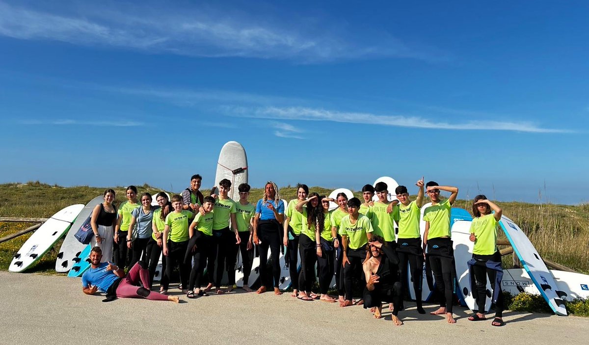 Hace unos días, un grupo de alumnos de nuestro Colegio tuvo la oportunidad de participar en un enriquecedor campamento de surf en El Palmar (Cádiz), organizado en colaboración con la Escuela de Surf On The Sea. La experiencia fue inolvidable.