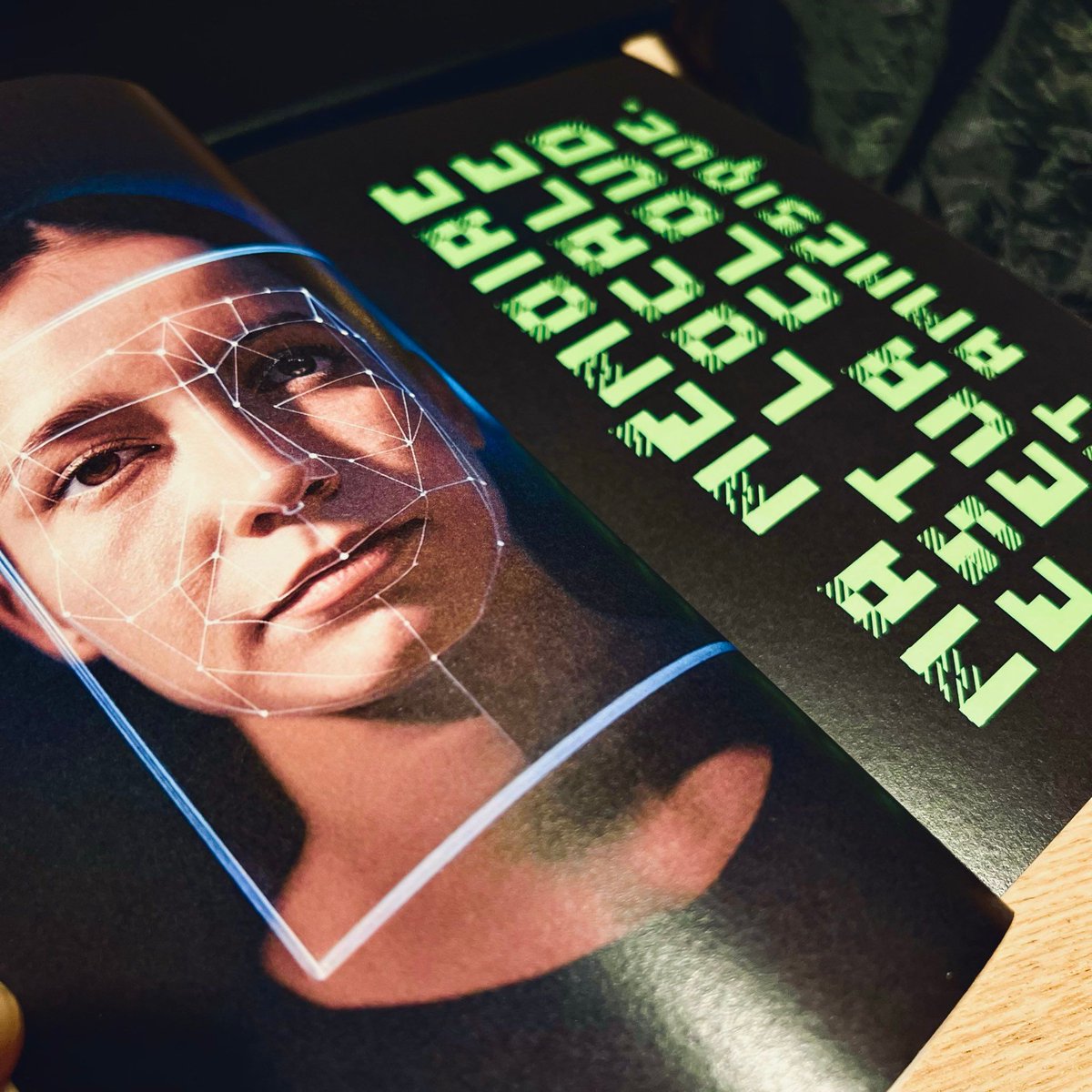 💥 « Tant qu’il restera des bugs, il restera un peu d’espoir » → Mon nouveau livre IA↯NARCHIE explore la révolte numérique face aux #IA. 📖 Dispo shop.hckr.fr/product/ianarc…