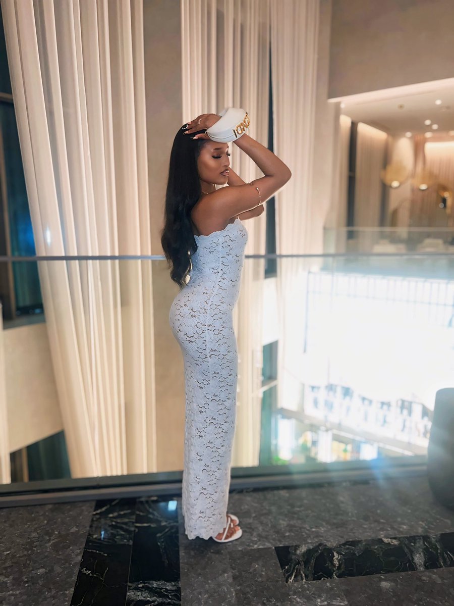 leadabarbie's tweet image. Twenty-fine in Dubai🤍