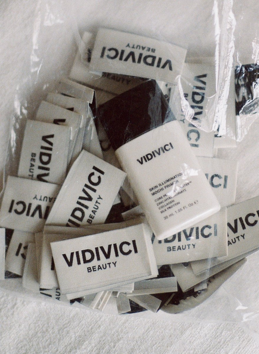 vidivici_jp's tweet photo. 📷D-10​
テクスチャ、カラー、
全ての要素に想いを込めた変化​

ディテールの中に詰め込んだ
NEWビディビーチの新しい哲学を
ちらっと公開​します

#NewVIDIVICI #LabelYourself
#ビディビーチ #VIDIVICI #SkinCoreBeauty https://t.co/Tr7QbQuQzo