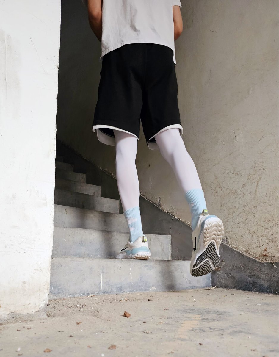 回到老房子，斑驳的阶梯还是曾经的样子，小时候的事情依旧历历在目🥰🥰