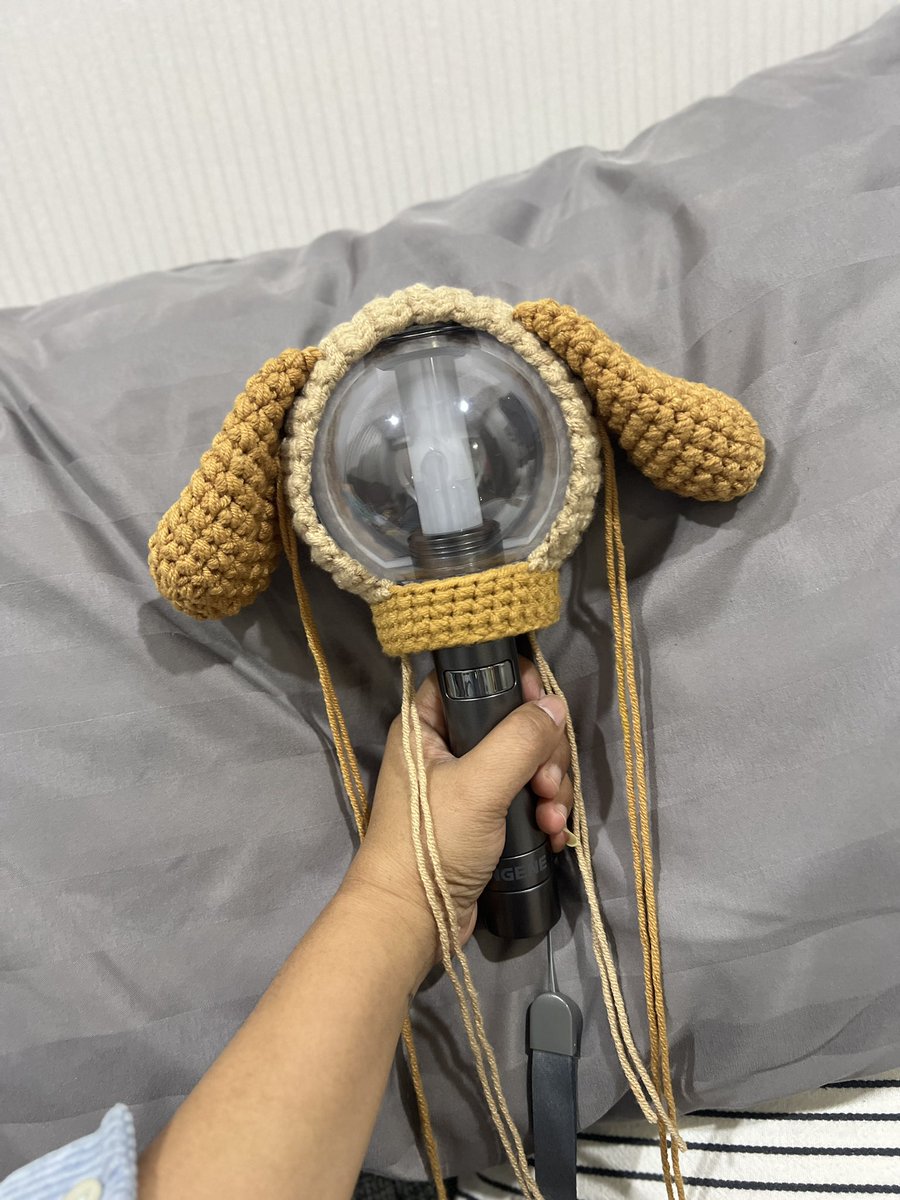 Haru9539's tweet photo. ปลอกบง ✨ เจค เจค
งานโครเชต์ ใส่ได้ทั้ง 2 Ver. 🦮🐶
🧶 Chrochet Cover Enhypen Lightstick
(**ชิ้นงานจริงรูปสุดท้ายนะ**)
🎀 200 บาทรวมจัดส่ง
🎀 150 บาท นัดรับหน้าคอน
💌 pls DM
#WALKTHELINE_IN_BANGKOK
#EN_WORLDTOUR_WALKTHELINE #CoverLightstick #ตลาดนัดEnhypen #แท่งไฟEnhypen https://t.co/pLjkFaRajy