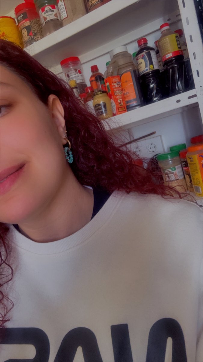vickyxturkish's tweet photo. Quien me iba a decir a mí cuando era peque que iba a trabajar en un chiringuito ( vistas playa ) y encima a casi mil quilómetros de mi familia de lejos 🥹❤️‍🩹 LA VIDA CAMBIA POR SEGUNDOS! y es todo tan heavy… y para rematar en una de las mejores playas de España valoradas 🫶🏻🌊🐳⚓️ https://t.co/gRZYnq8uMg