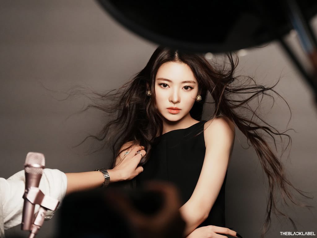 WKorea Behind Photo #Anna