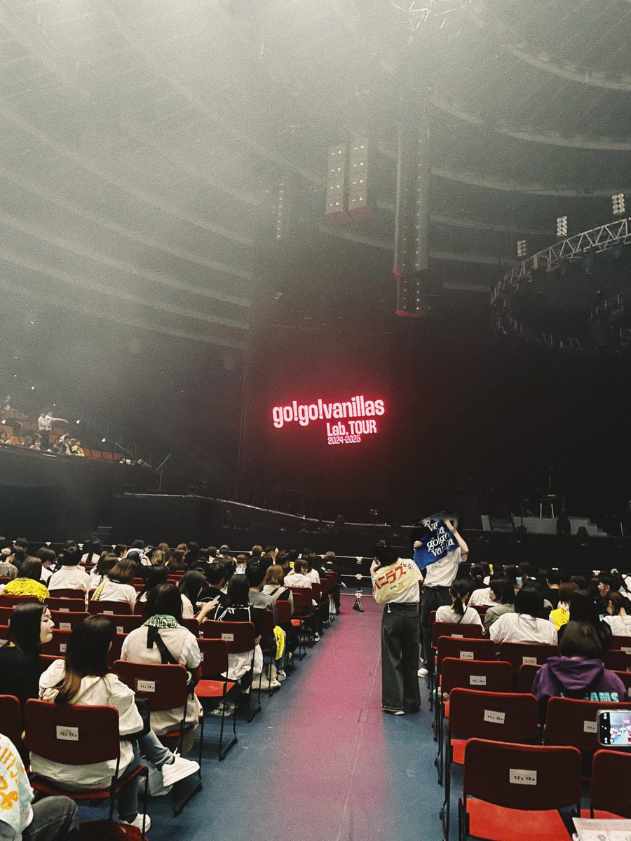 ri_dnms's tweet photo. バニラズ城ホ❤️‍🔥
今回のアルバムPANDORAと相性良くてカッコよすぎた。遠くて全然見えんけどライブカメラマンが上手くてエンドロールとかどの映像も結構凝ってたのがすごい良かった。
次のライブ発表流れた時はさすがに泣いた😂🤍牧さんMCで言いたくて仕方なかったやろうな〜
次の約束があるって嬉しい。 https://t.co/wCw4O7e2zX