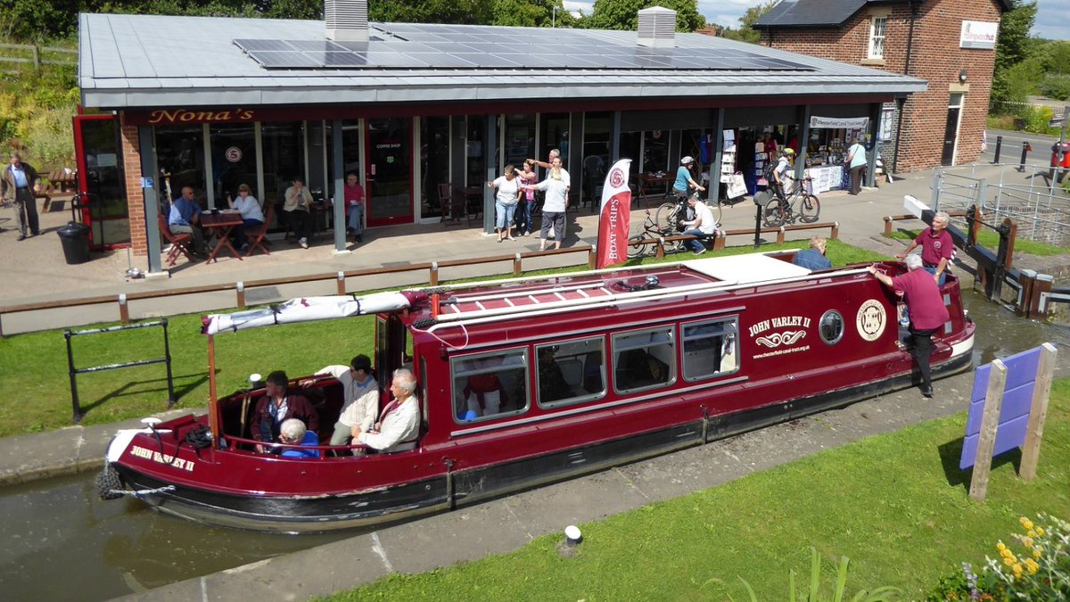 Fancy a calming float along the Chesterfield Canal, viewing the lovely scenery and wildlife? 🌼🦆

Then climb aboard John Varley II or Madeline for a peaceful weekend journey.

Find the times and dates that suit you:
chesterfield.co.uk/events/canal-c…

#LoveChesterfield #ChesterfieldEvents