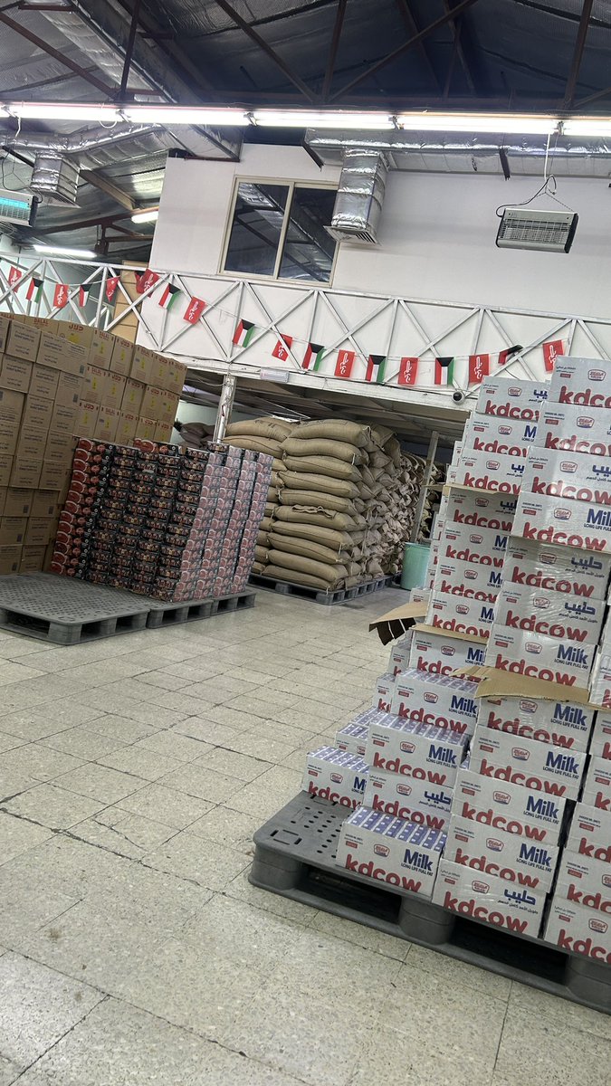 للوطـــن عــز ومـهـابــه واحترام
لوحكيت بموطنـي مهما حكيت

مايوصّف مـوطـنـي شعر وكلام
يعجز التعبير عن وصف الكويت

🇰🇼🤍