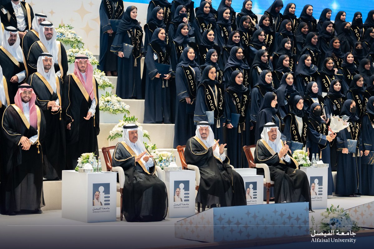 صاحب السمو الملكي الأمير فيصل بن بندر أمير منطقة الرياض يضع حجر الأساس لمبنى كلية الهندسة والحوسبة المتقدمة، ومبنى كلية القانون والعلاقات الدولية في #جامعة_الفيصل، وذلك ضمن المرحلة الثالثة من مشروعات استكمال الحرم الجامعي.