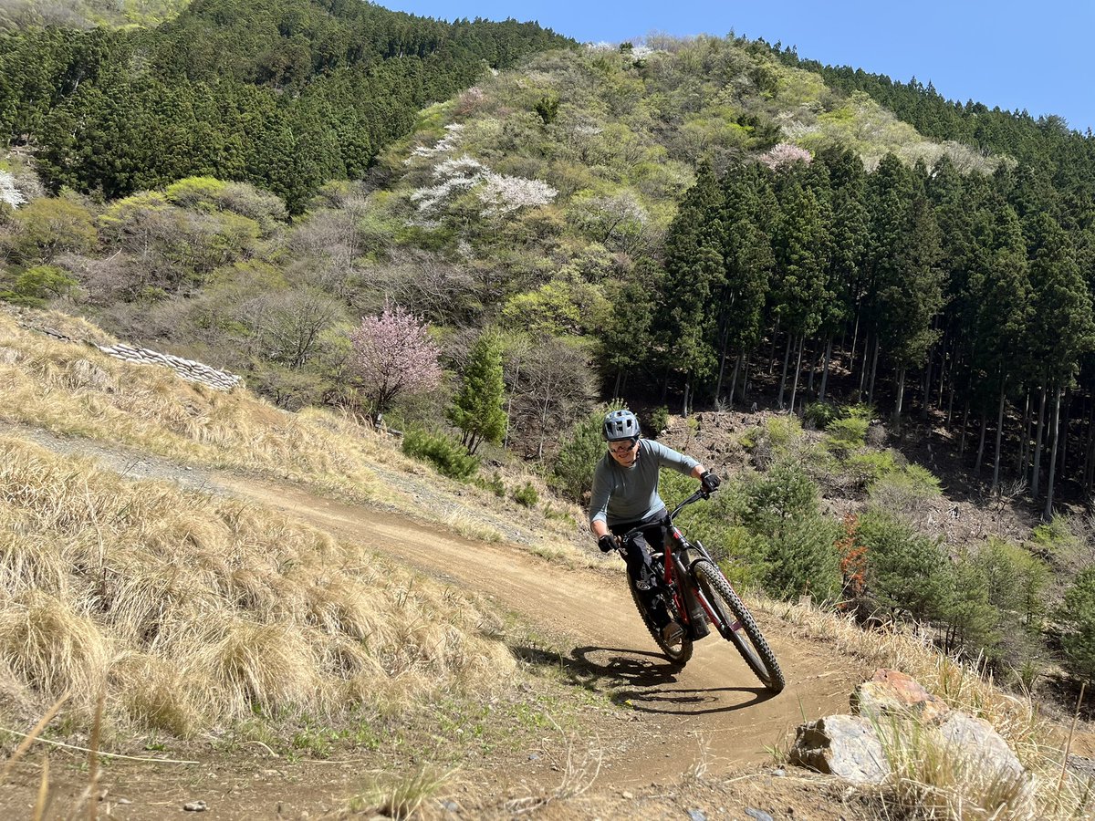 astbikes's tweet image. #astbikes 試乗車#eバイク #transition #repeater 🎉トレイルに特化最強#マウンテンバイク ‼️漕ぎ出しの登りもはや平地🫡パワー&amp;amp;大容量バッテリー総重量は約24kgですが、逆に低重心でテクニックなくてもスムーズに上がれwalkモードで押上も👍＃sram #automatic 自動変速が素晴らしい‼️スマホで調整可能