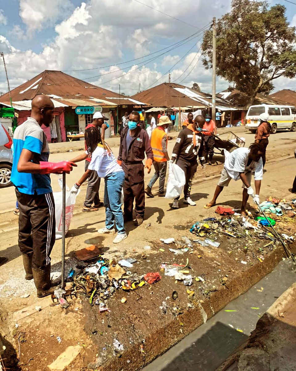 1st_rover's tweet photo. You showed up and we cleaned up!
Over 450kgs of waste collected + a more aware and active Kamukunji community.
Trenches flowing, plastics sorted, impact made.

Asante sana to all who made it happen!

#ServiceWithIntegrity #Scouts4SDGs #TrashToTreasure https://t.co/FVB5Vjjg3U
