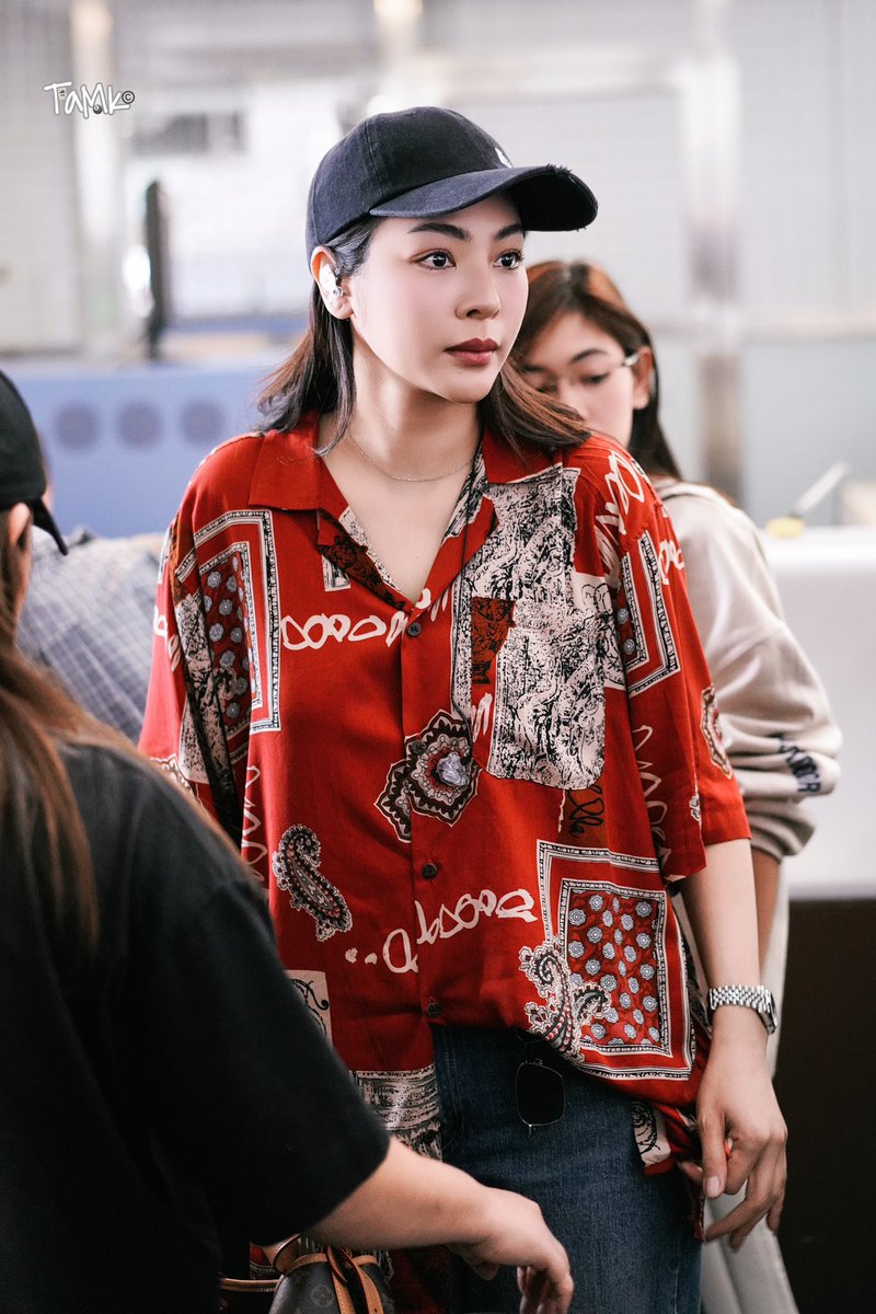 NollyMunchkins's tweet photo. P’Faye ka~ What earphones are you using na ka? Which brand is it? I’m interested to know~ 🧐🫶🏻 

@malisorn00 #FayePeraya https://t.co/L1Cp90ExAg