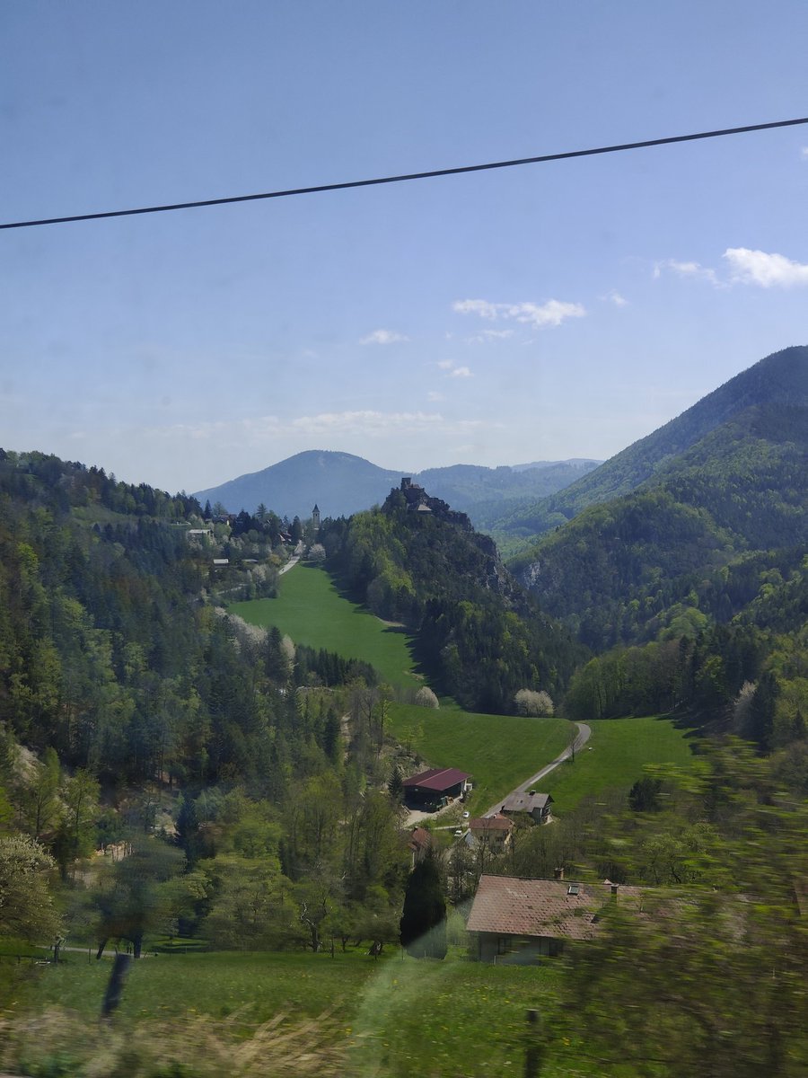 kenoibun's tweet photo. hellooo from Austria!! https://t.co/AITHMklQTX