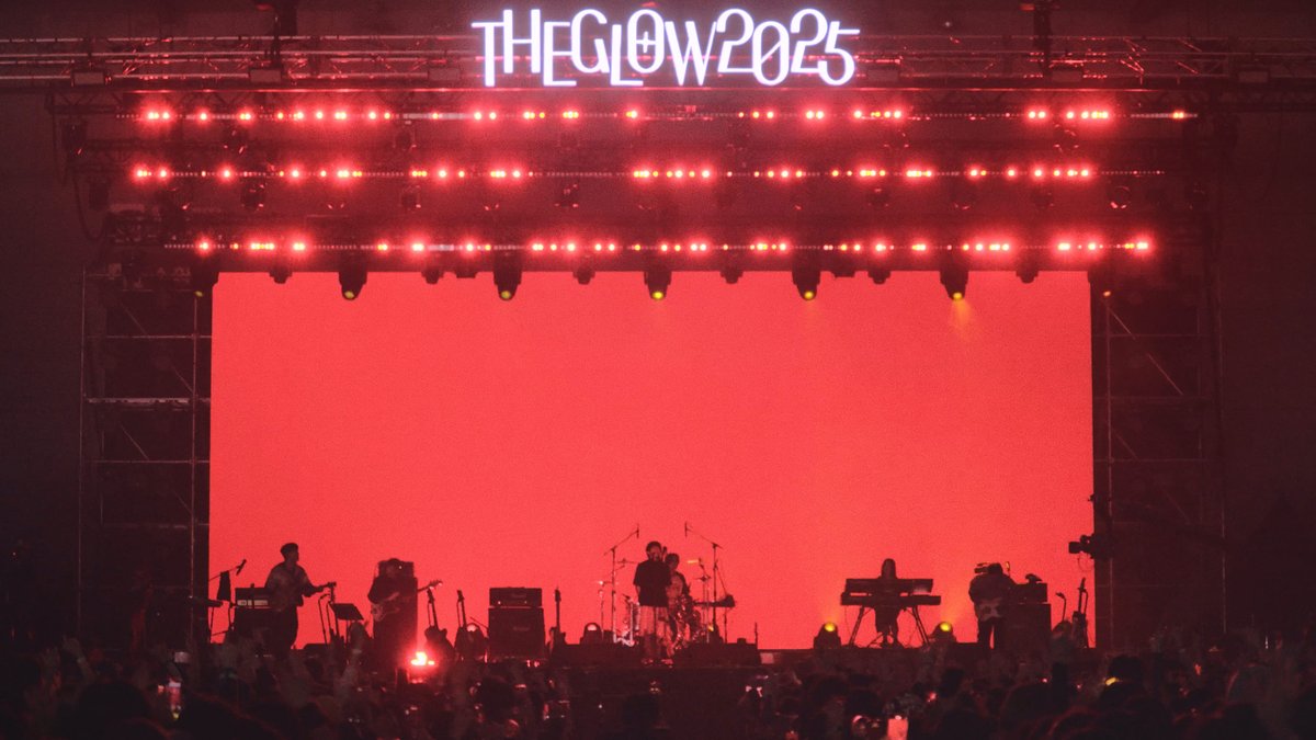 𝗧𝗛𝗘 𝗚𝗟𝗢𝗪 𝟮𝟬𝟮𝟱
 
이승윤 - 뒤척이는 허울(Warped Exterior) Live Clip @ THE GLOW 2025

🔗youtu.be/eUC-qYyW50Q

#이승윤 #LEESEUNGYOON
#THEGLOW2025