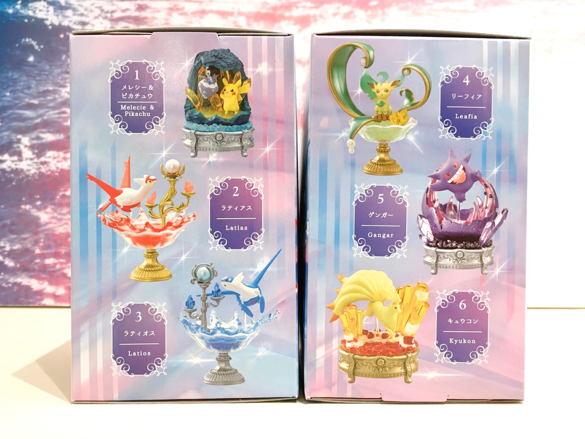 赤のストーン付きのモチーフがキラキラ情熱的で印象的です! 朱赤の太陽