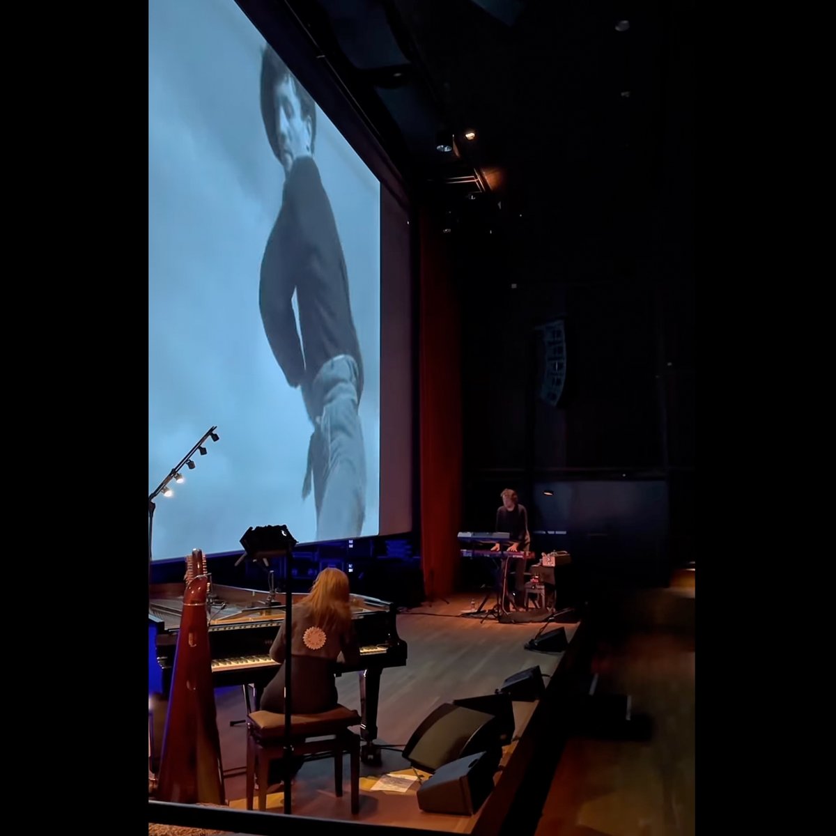 Expérience passionnante que de sillonner une partie de la Pologne pour présenter deux ciné-concerts aussi différents que "Man of Aran" et "Miracle of Flowers" la semaine passée. Merci infiniment au Timeless Film Festival Warsaw de m'avoir proposé cette carte blanche. ❤️🌸🌊