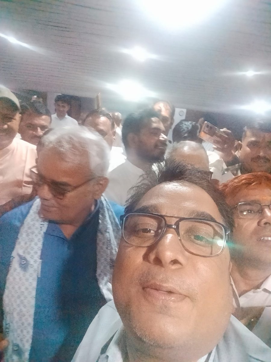 शिक्षक संघ (राष्ट्रीय) के प्रयास लाए रंग 💪
 कम्प्यूटर अनुदेशक का पद नाम परिवर्तन की प्रक्रिया प्रारंभ । शीघ्र परिणाम की संभावना ।
सरकार  से वार्ता में मिले सकारात्मक संकेत।
<a href="/RSSRashtriya/">राजस्थान शिक्षक संघ (राष्ट्रीय)</a> का आभार... 🙏🏼🙏🏼 <a href="/RCPushkarnaRSSR/">रमेश चंद्र पुष्करणा</a> <a href="/casrajasthan/">कंप्यूटर अनुदेशक संघ</a>
Source <a href="/kailash5533/">Kailash Saini</a>