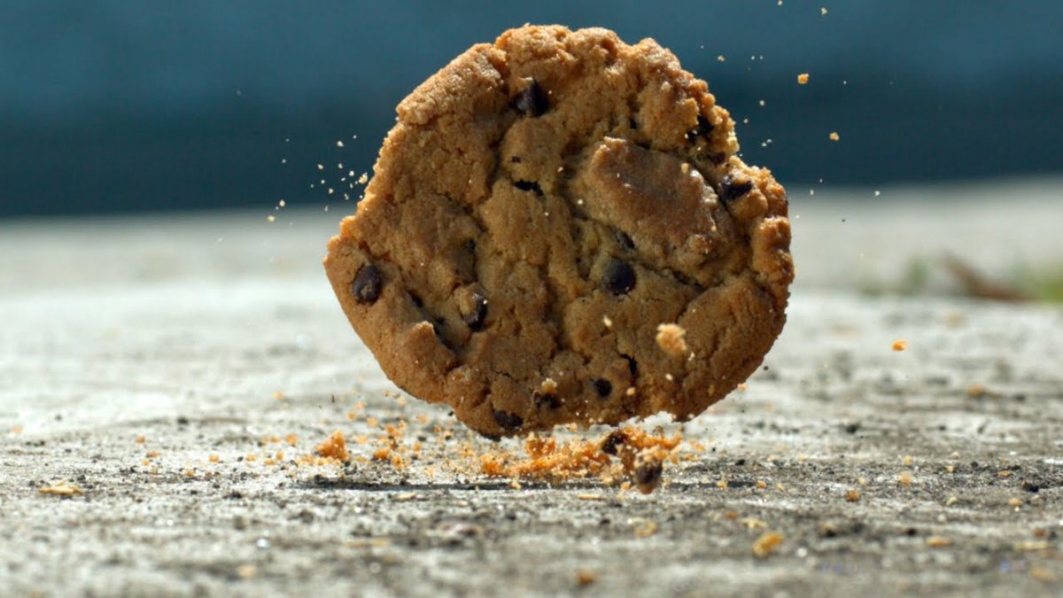 Happy Monday! Here are my net pip gains per day for last week:

Monday +1,400 pips
Tuesday +325 pips 
Wednesday +120 pips 
Thursday +330 pips  
Friday +0 pips

Remember that all positions are taken, managed and exited live in our trade room. Traders have access to every single