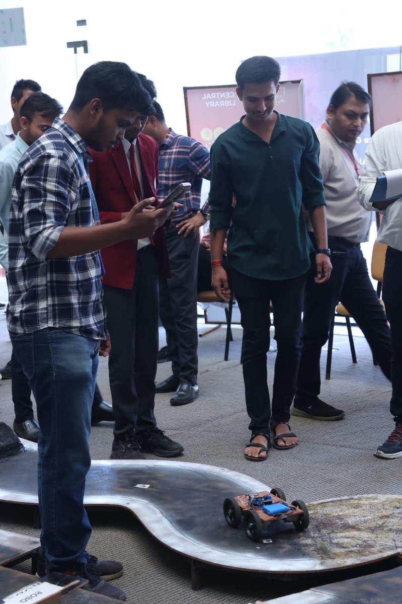 SageUniBhopal's tweet image. Speed, skill, and student-built bots stole the spotlight at the Robo Race during SWARNIM 2025! A thrilling display of tech talent and teamwork at SAGE University Bhopal. 
__
#Swarnim2025 #SAGEUniversityBhopal #RoboRaceChallenge #TechFest