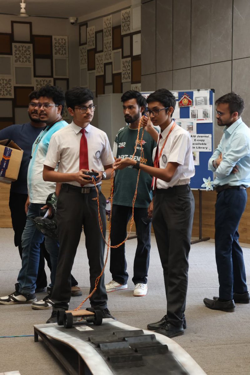 SageUniBhopal's tweet image. Speed, skill, and student-built bots stole the spotlight at the Robo Race during SWARNIM 2025! A thrilling display of tech talent and teamwork at SAGE University Bhopal. 
__
#Swarnim2025 #SAGEUniversityBhopal #RoboRaceChallenge #TechFest