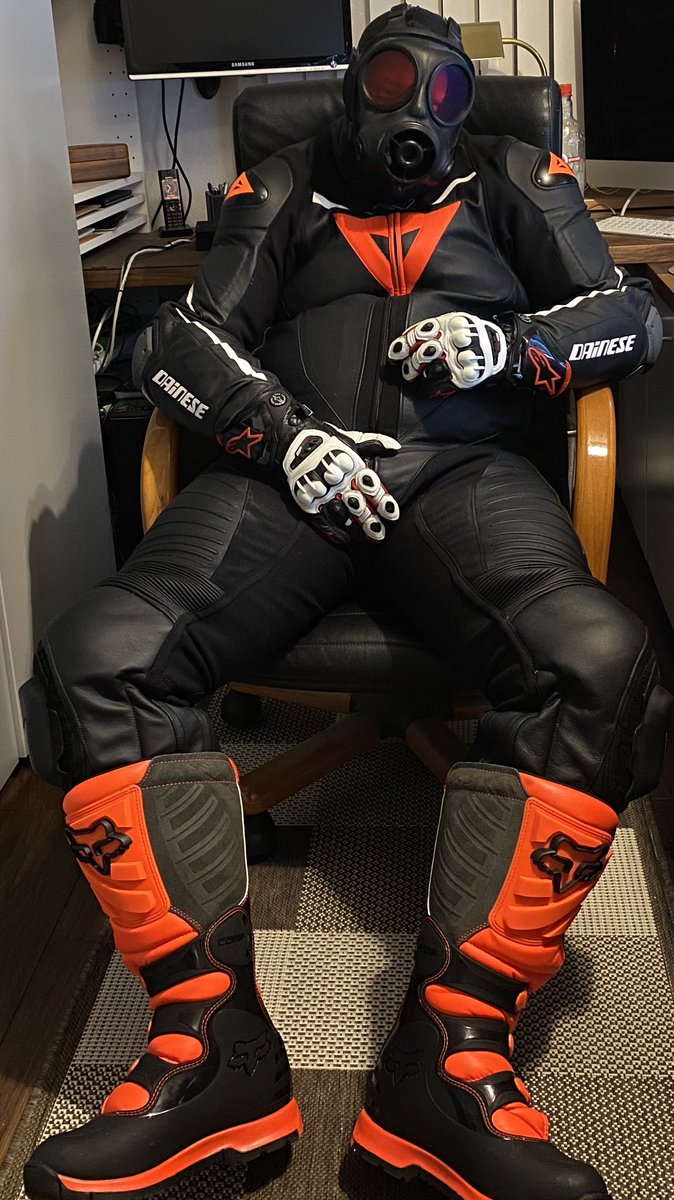 bondage_fox's tweet photo. You want to watch those boots from close 😈 #bondagefox #dainese #bikeleathers #gasmask #crossboots #orangefox #bootfetish https://t.co/EWtym8Er3e
