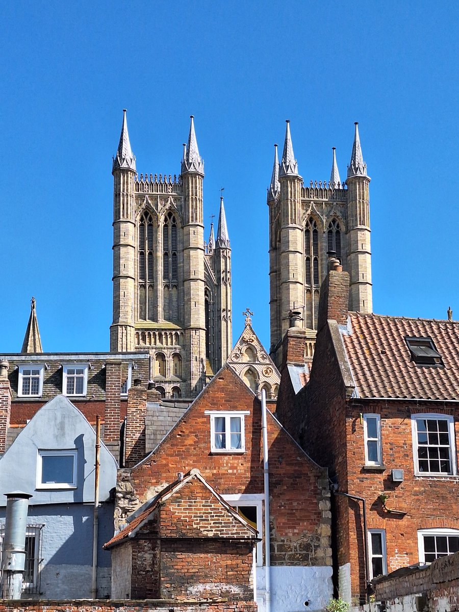 With the current White Hart Hotel building work, it gave us a chance to see <a href="/LincsCathedral/">Lincoln Cathedral</a> from a new position yesterday. 
An opportunity to see the rears of the old buildings on Bailgate.
A new view of some of Lincoln's wonderful architecture. 😍
<a href="/visitlincoln/">Visit Lincoln</a>