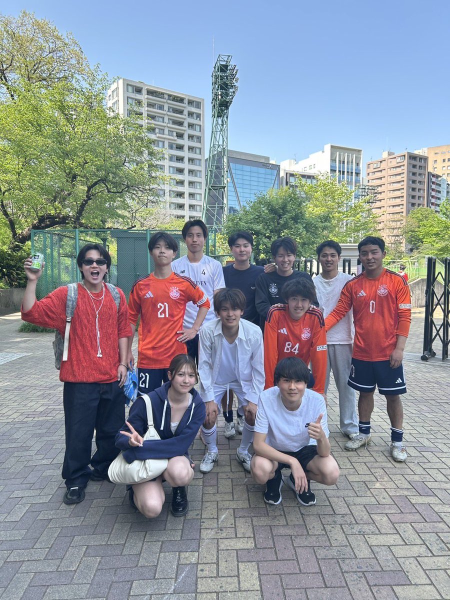 fcgusta_2025's tweet photo. 🌸新歓練習13日目🌸
今日は四ツ谷の外濠公園で練習でした！
授業もあり人数は少なかったですが強度高く練習しました！
練習は途中参加でも途中抜けでも全然大丈夫です🙆‍♂️
授業前や後にでも来てくれたらとても嬉しいです！
また24日（木）には第3回コンパ🍻もあります！
皆さんのご参加いつでもお待ちしてます！！