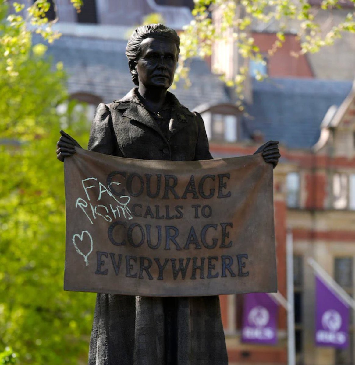 EloiseSchultz_'s tweet image. I stood in front of this statue just the other day with @WomenSafety_UK and it never crossed my mind for a second that anyone would treat it like this.