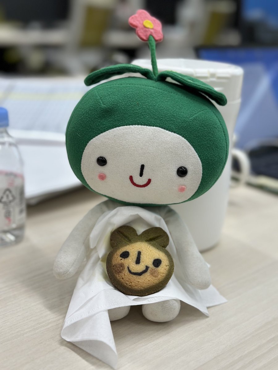 おとなりの編集部の人が、ニョコクッキーを焼いてきてくれたニョ