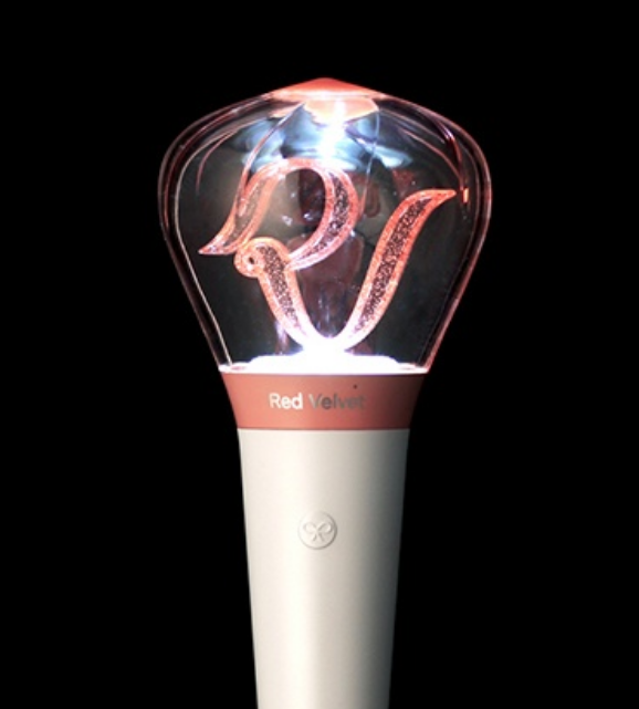 seurrene_'s tweet photo. the way reveluv's slice has a ribbon on it..

red velvet first announced it around the same time when they released cause it's you and their lyric was:
If time passes
If you forget
I’ll softly tie a ribbon around this moment

RV 🎀 ReVeluv
😭😭😭😭😭 https://t.co/KhLWXGkB64